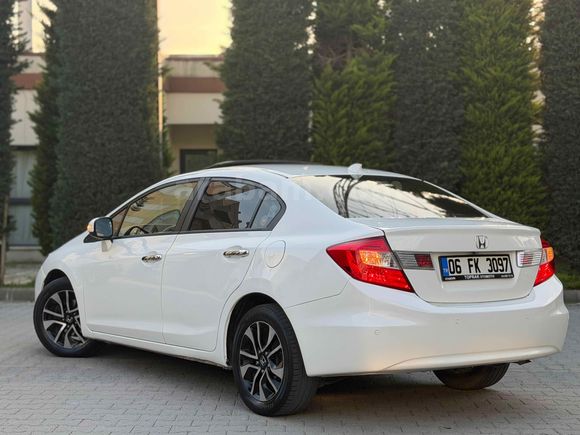 Sahibinden Honda Civic 1.6i VTEC Eco Elegance 2014 Model 