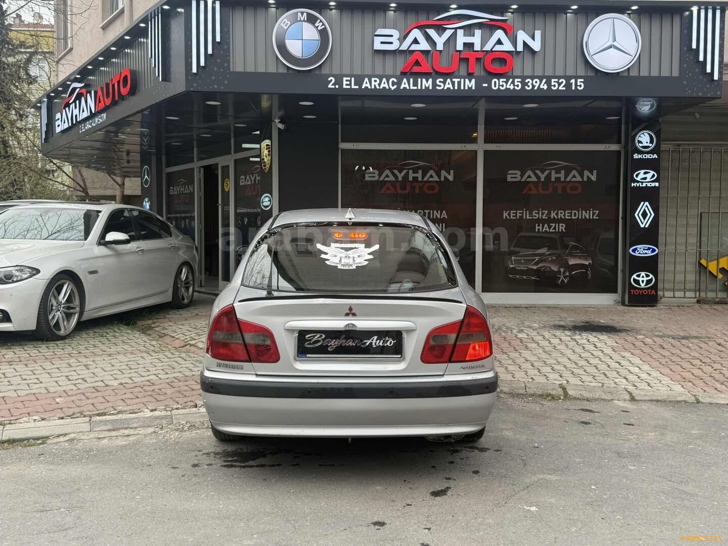 Galeriden Mitsubishi Carisma 1.6 Avance 2002 Model İstanbul 380.000 km Gri 6