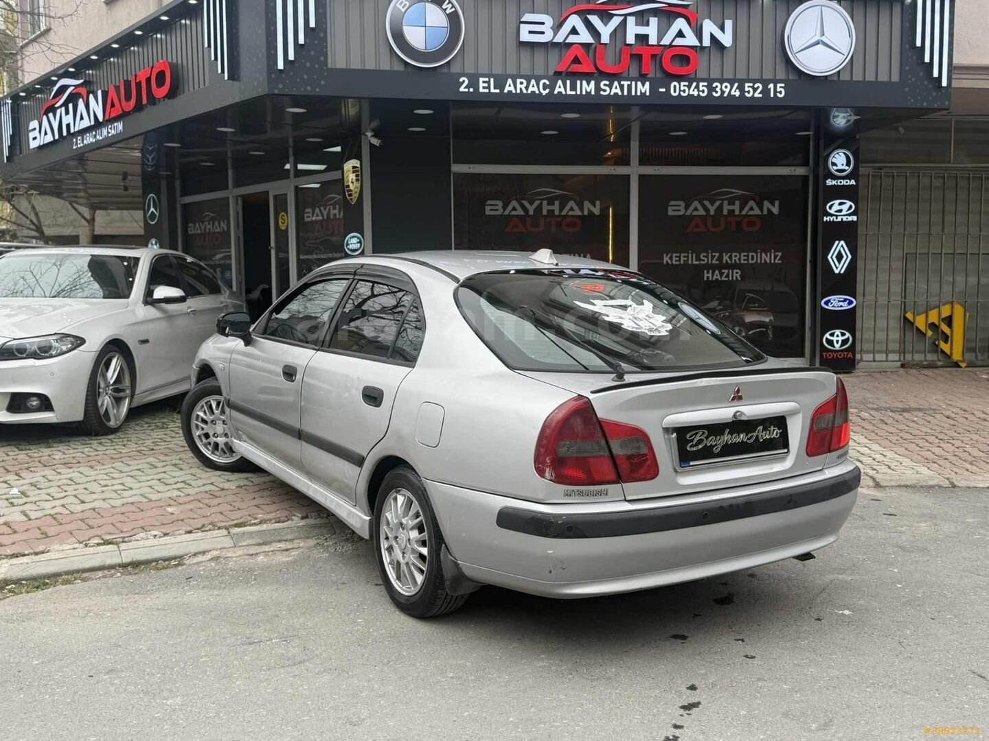 Galeriden Mitsubishi Carisma 1.6 Avance 2002 Model İstanbul 380.000 km Gri 5