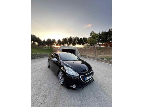 Sahibinden Peugeot 208 1.2 VTi Access 2012 Model  158.000 km Siyah