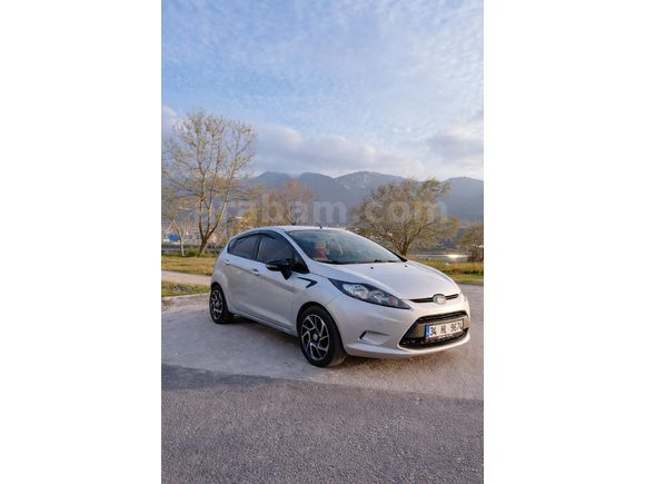 MASRAFSIZ HATASIZ DÜŞÜK KM DE FORD FİESTA