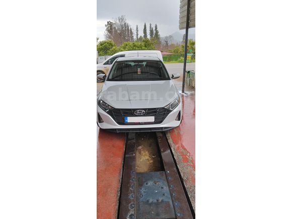 Sahibinden Hyundai i20 1.4 MPI Jump 2021 Model  47.000 km Beyaz