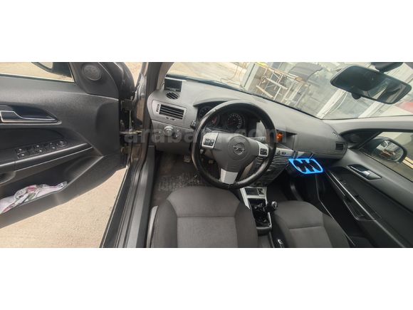 Sahibinden Opel Astra 1.6 Edition 2012 Model  165.000 km Siyah