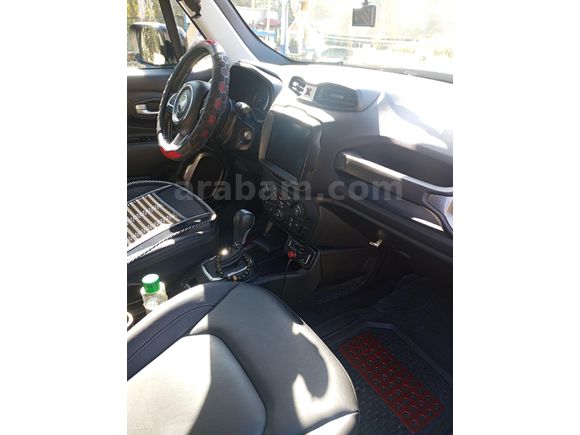 Sahibinden Jeep Renegade 1.5 e-Hybrid Summit 2023 Model