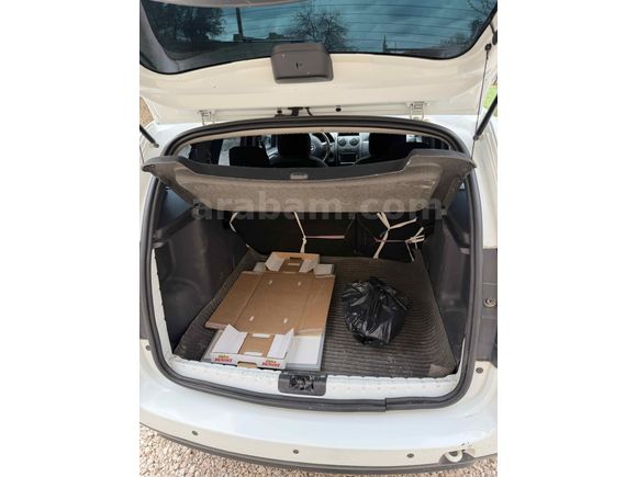Sahibinden Dacia Duster 1.5 dCi Laureate 2015 Model  215.000 km Beyaz
