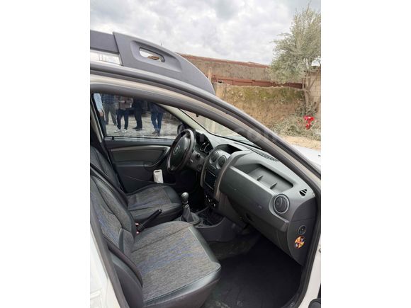 Sahibinden Dacia Duster 1.5 dCi Laureate 2015 Model  215.000 km Beyaz