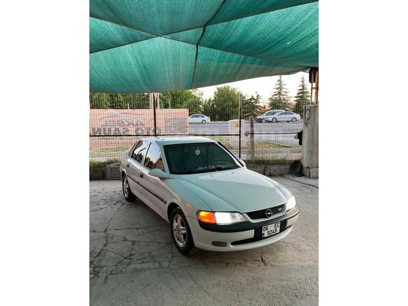 Sahibinden Opel Vectra 2.0 GLS 1998 Model  210.000 km Beyaz