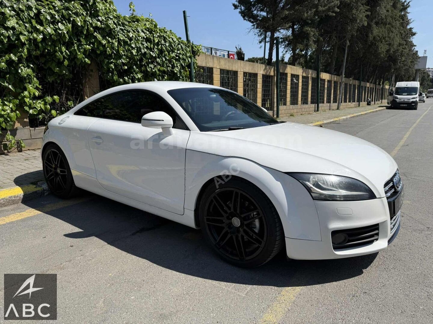 Galeriden Audi TT 2.0 TFSI 2008 Model İstanbul 123.000 km Beyaz 1