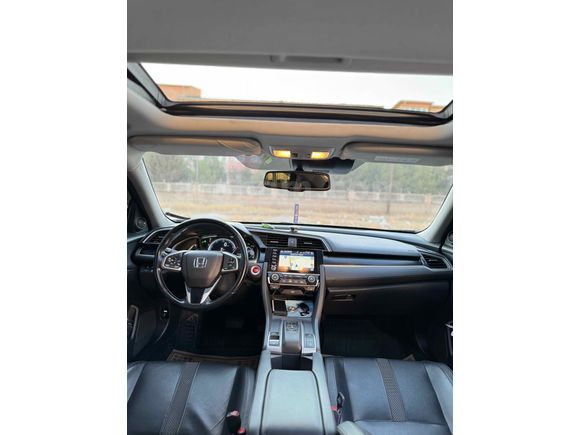 HATASIZ 2019 MODEL  CİVİC EXECUTİVE PLUS+ DAHA DOLUSU YOK. 