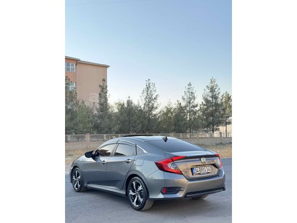HATASIZ 2019 MODEL  CİVİC EXECUTİVE PLUS+ DAHA DOLUSU YOK. 