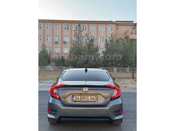 HATASIZ 2019 MODEL  CİVİC EXECUTİVE PLUS+ DAHA DOLUSU YOK. 