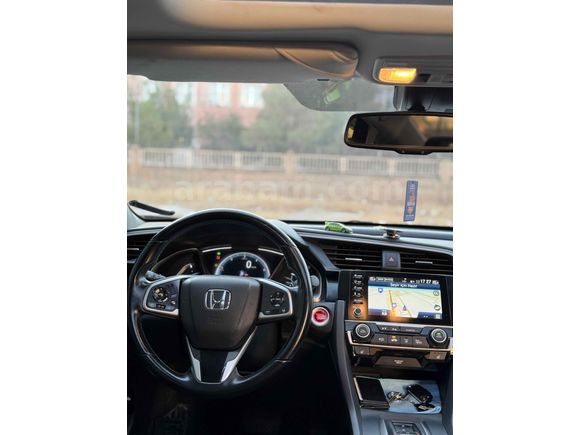 HATASIZ 2019 MODEL  CİVİC EXECUTİVE PLUS+ DAHA DOLUSU YOK. 