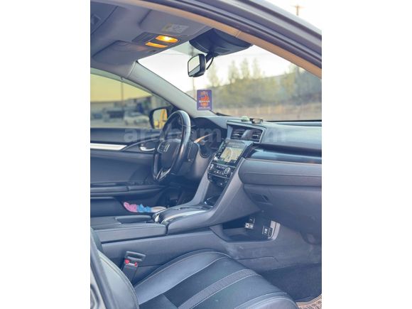 HATASIZ 2019 MODEL  CİVİC EXECUTİVE PLUS+ DAHA DOLUSU YOK. 