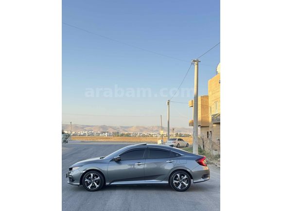 HATASIZ 2019 MODEL  CİVİC EXECUTİVE PLUS+ DAHA DOLUSU YOK. 