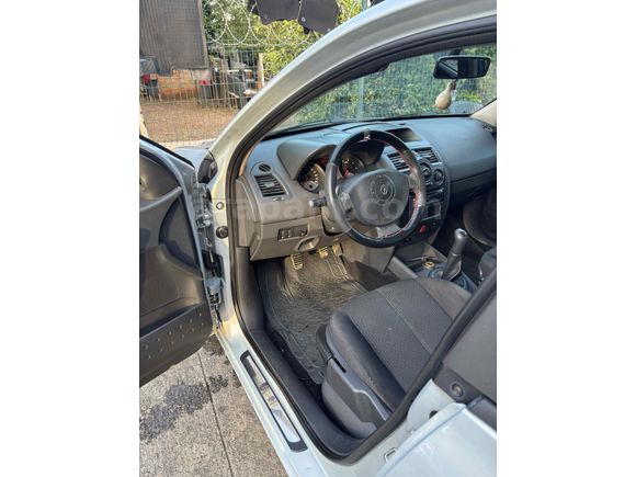 Sahibinden Renault Megane 1.4 RTA 2004 Model 