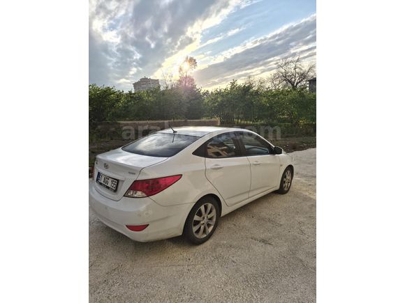 Sahibinden Hyundai Accent Blue 1.6 CRDI Mode Plus 2017 Model  175.000 km Beyaz