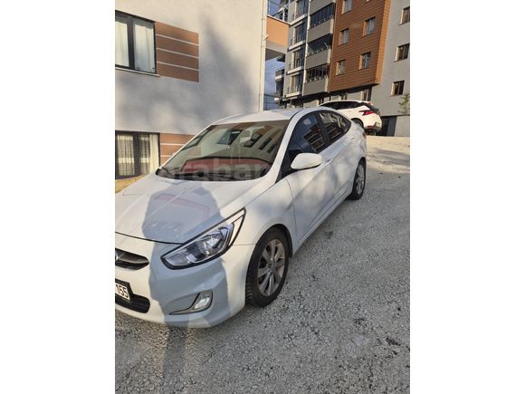 Sahibinden Hyundai Accent Blue 1.6 CRDI Mode Plus 2017 Model  175.000 km Beyaz