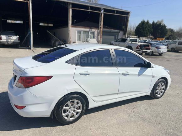 Sahibinden Hyundai Accent Blue 1.6 CRDI Mode 2014 Model 