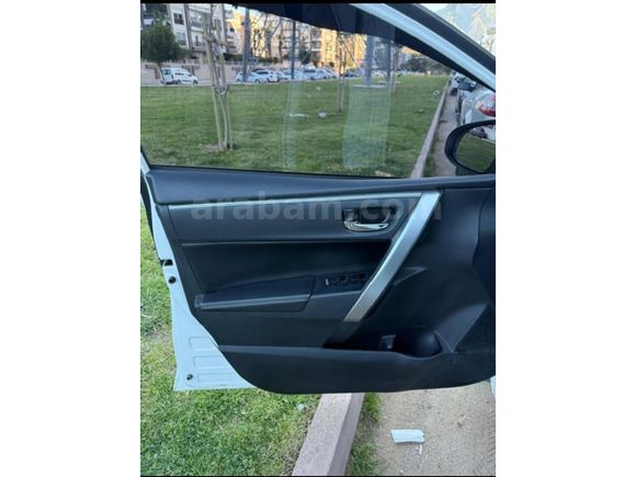 bayan sürücüden Toyota Corolla 1.6 Premium 2016 Model