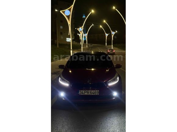 Sahibinden Kia Ceed 1.6 CRDi Concept Plus 2016 Model  204.000 km Kırmızı