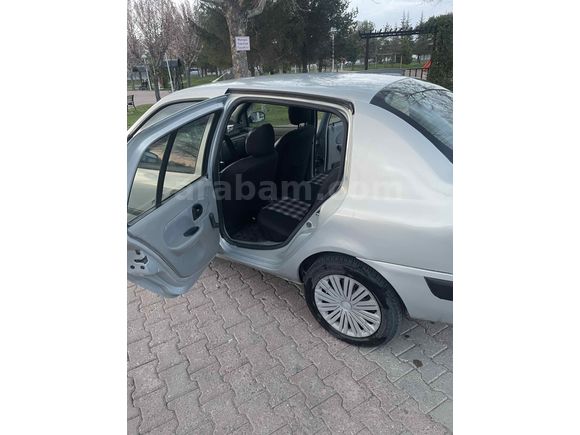 Renault Clio 1.5 DCI 2004 Model  326.850 km  