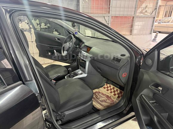 Memurdan Opel Astra 1.6 Essentia 2012 Model 