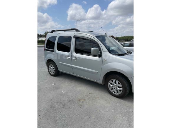 Sahibinden Renault Kangoo Multix 1.5 dCi Extreme 2012 Model  227.000 km Gri (Gümüş)
