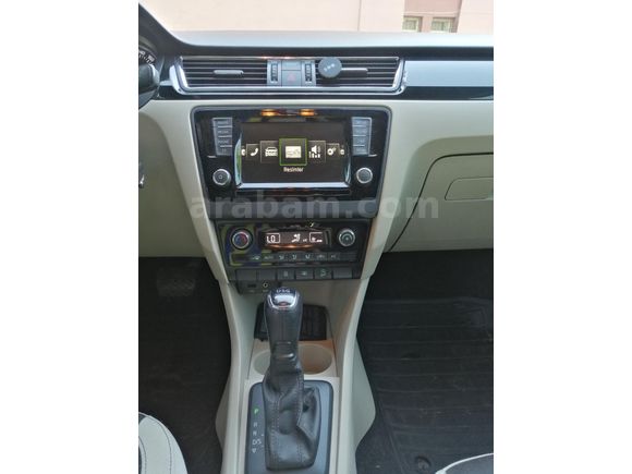 Sahibinden Skoda Rapid 1.2 TSI Spaceback Style 2016 Model  143.000 km Beyaz