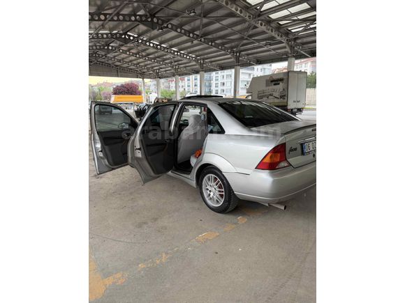 Sahibinden Ford Focus 1.6 Ghia 2000 Model 