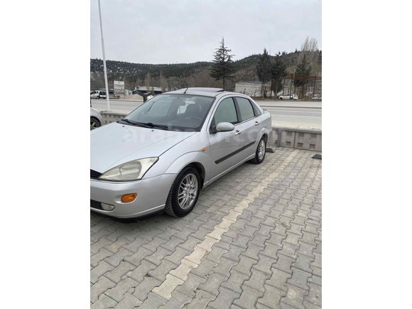 Sahibinden Ford Focus 1.6 Ghia 2000 Model 