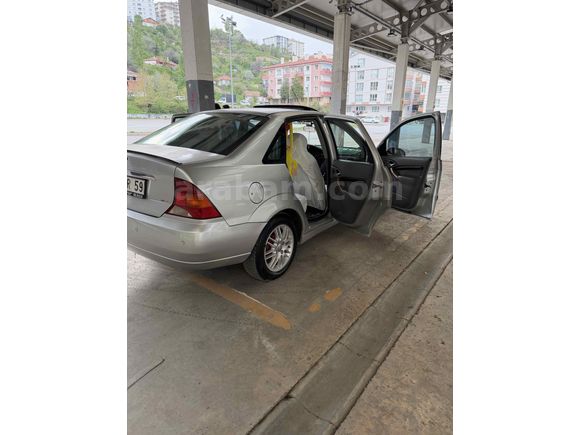 Sahibinden Ford Focus 1.6 Ghia 2000 Model 