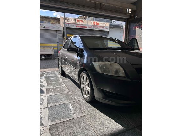 Sahibinden Toyota Auris 1.4 D-4D Class 2007 Model 