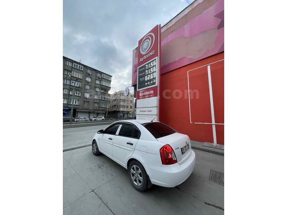 Sahibinden Hyundai Accent Era 1.5 CRDi-VGT Team 2010 Model  270 km Beyaz