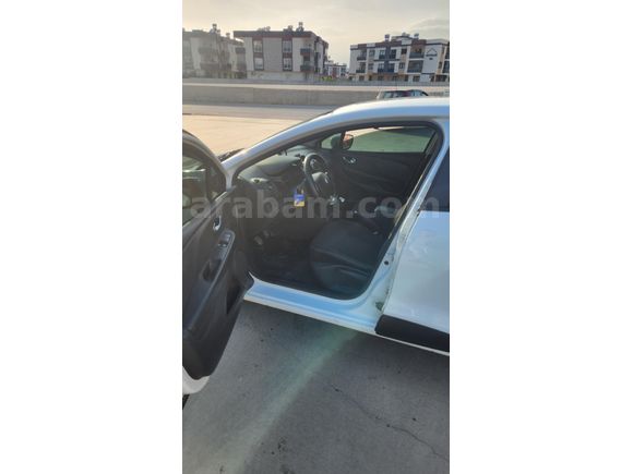 Sahibinden Renault Clio 1.5 dCi Joy 2017 Model  89.000 km Beyaz