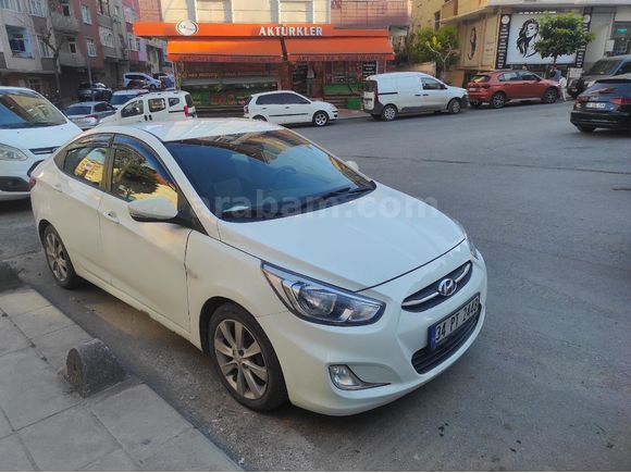 Sahibinden Hyundai Accent Blue 1.6 CRDI Mode 2015 Model  249.600 km Beyaz
