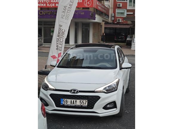 Sahibinden Hyundai i20 1.2 MPI Style 2018 Model  74.000 km Beyaz