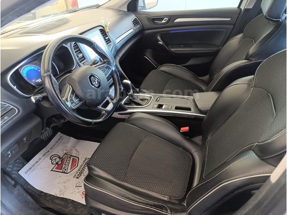 SAHİBİNDEN TEMİZ  AUTOMATİC MEGENA 4 İCON MODEL DİZEL