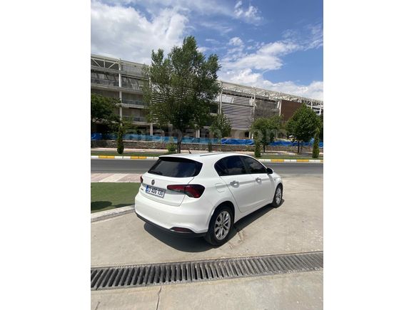 DEĞİŞENSİZ 75000 KM DE  TEMİZ AİLE ARACI
