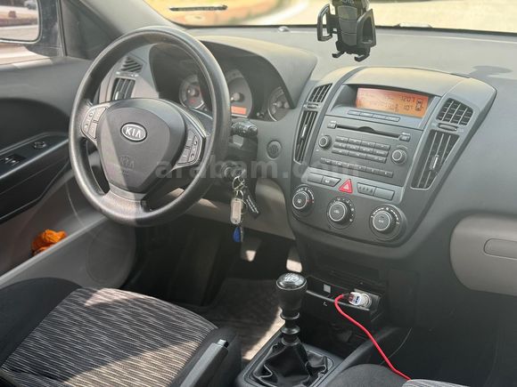 Sahibinden Kia Ceed 1.6 CRDi Cool 2009 Model Ankara 180.000 km Siyah