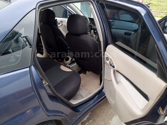 Sahibinden Ford Focus 1.6 Ghia 2004 Model