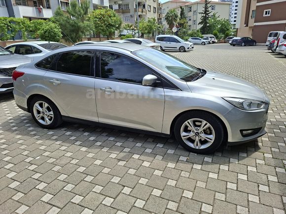 Sahibinden Ford Focus 1.6 Ti-VCT Style 2015 Model  93.000 km Gri (Gümüş)