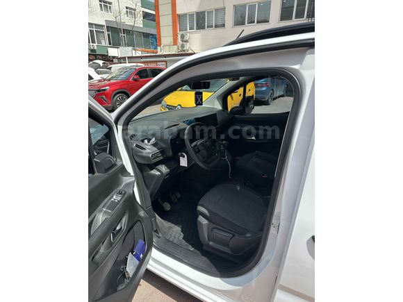 Sahibinden Opel Combo 1.5 CDTI Essential 2025 Model 