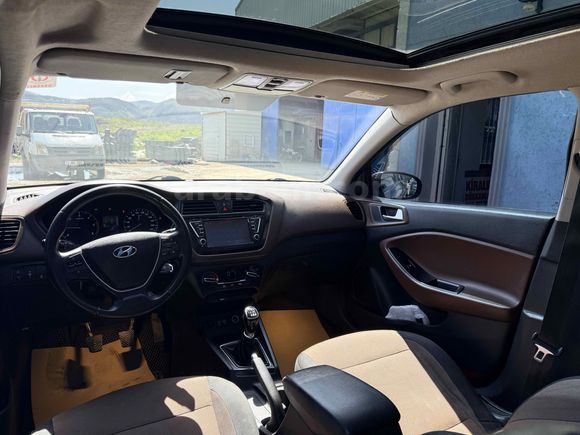 Sahibinden Hyundai i20 1.4 CRDi Style 2015 Model 