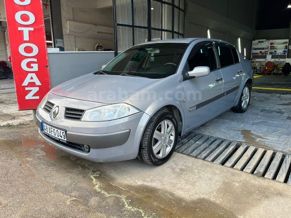 Sahibinden Renault Megane 1.6 Dynamique 2004 Model  240.000 km Gri (Gümüş)