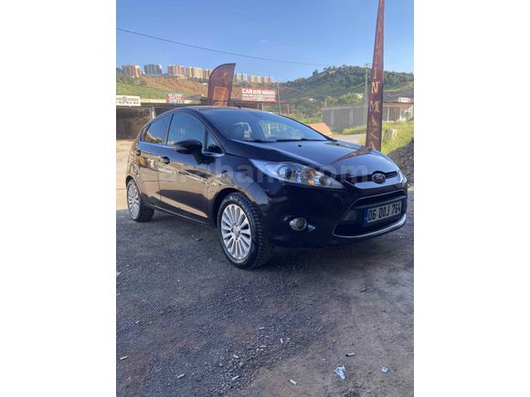 Sahibinden Ford Fiesta 1.4 Titanium 2009 Model 4 lastik yeni bakımları zamanında yapıldı 