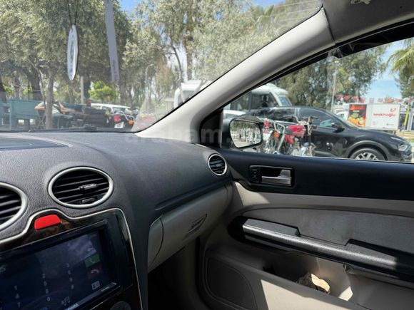 Sahibinden Ford Focus 1.6 Ghia 2006 Model 