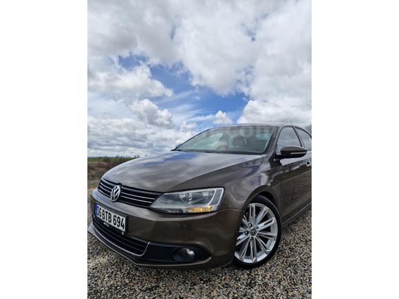 Sahibinden Volkswagen Jetta 1.6 TDi Highline 2011 Model  260.000 km Kahverengi