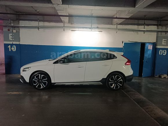 VOLVO V40 CC. HATASIZ BOYASIZ DEGİSENSİZ. EKSTRALI