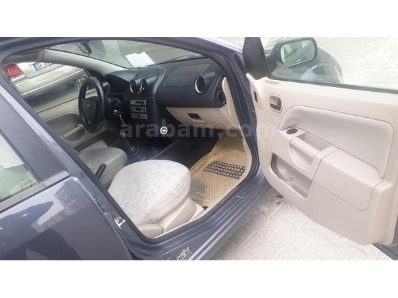 2004 model fiesta