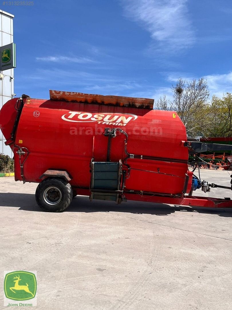 2014 MODEL TOSUN 12M3 TARTILI YEM KARMA MAKİNESİ SATILIKTIR.